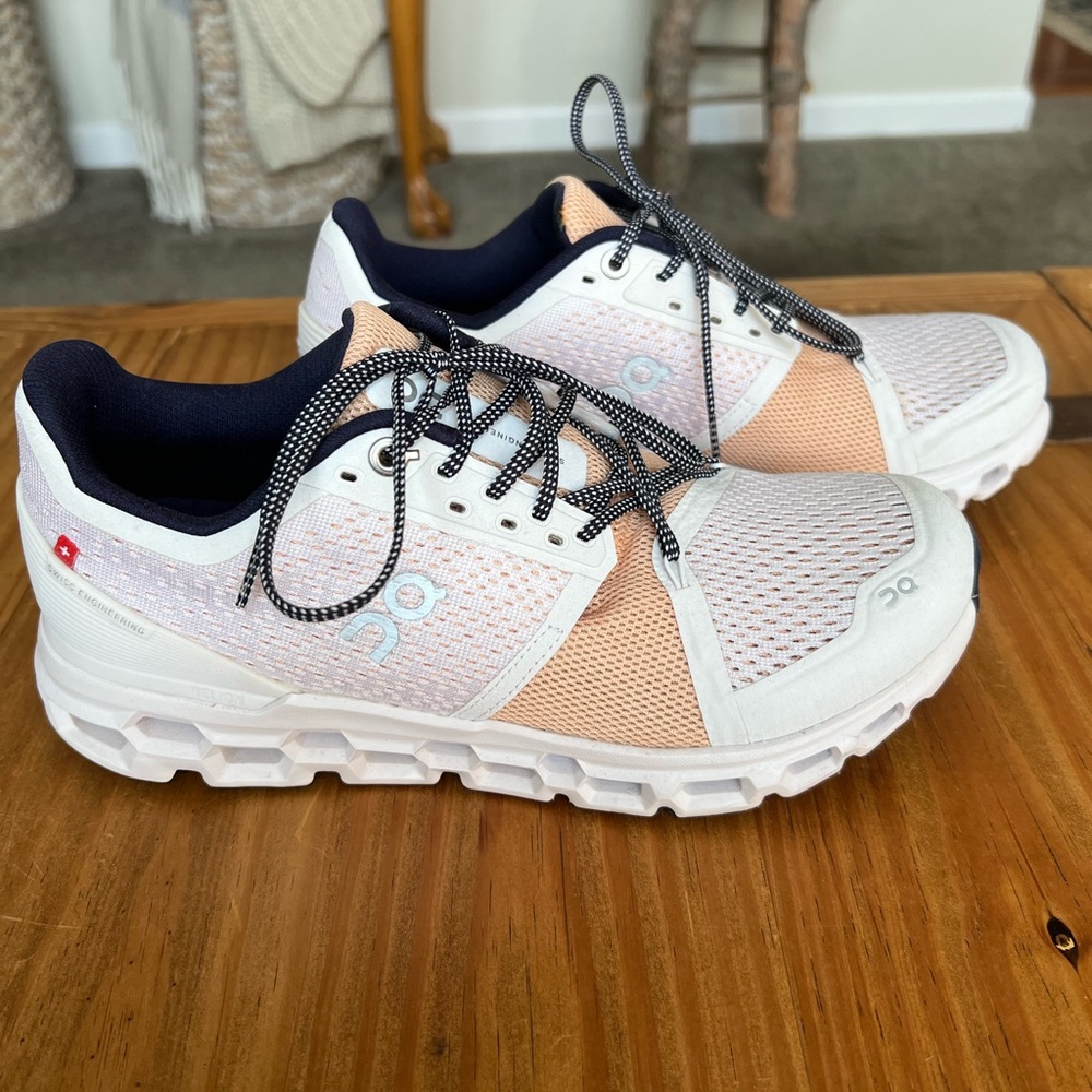 ON Cloudstratus running shoes. Womens size 7.5